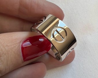 Magnificent vintage Cartier Love XL ring in white gold