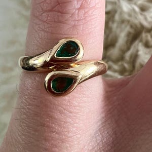 Magnificent you and me ring in yellow gold and emeralds size 48