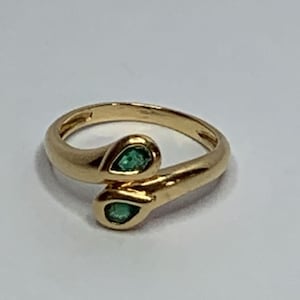 Magnificent you and me ring in yellow gold and emeralds