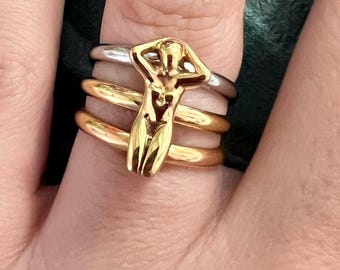 Magnificent tricolor muse ring by Charles Jourdan, size 55