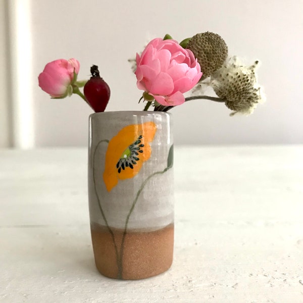 Vase, Blumenvase, Minivase mit Blume, handgetöpfert