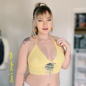 Pale yellow crochet crop top, womens shirt, short, bikini top, unlined, halter, corset, ties, large, 36C, peekaboo, strappy