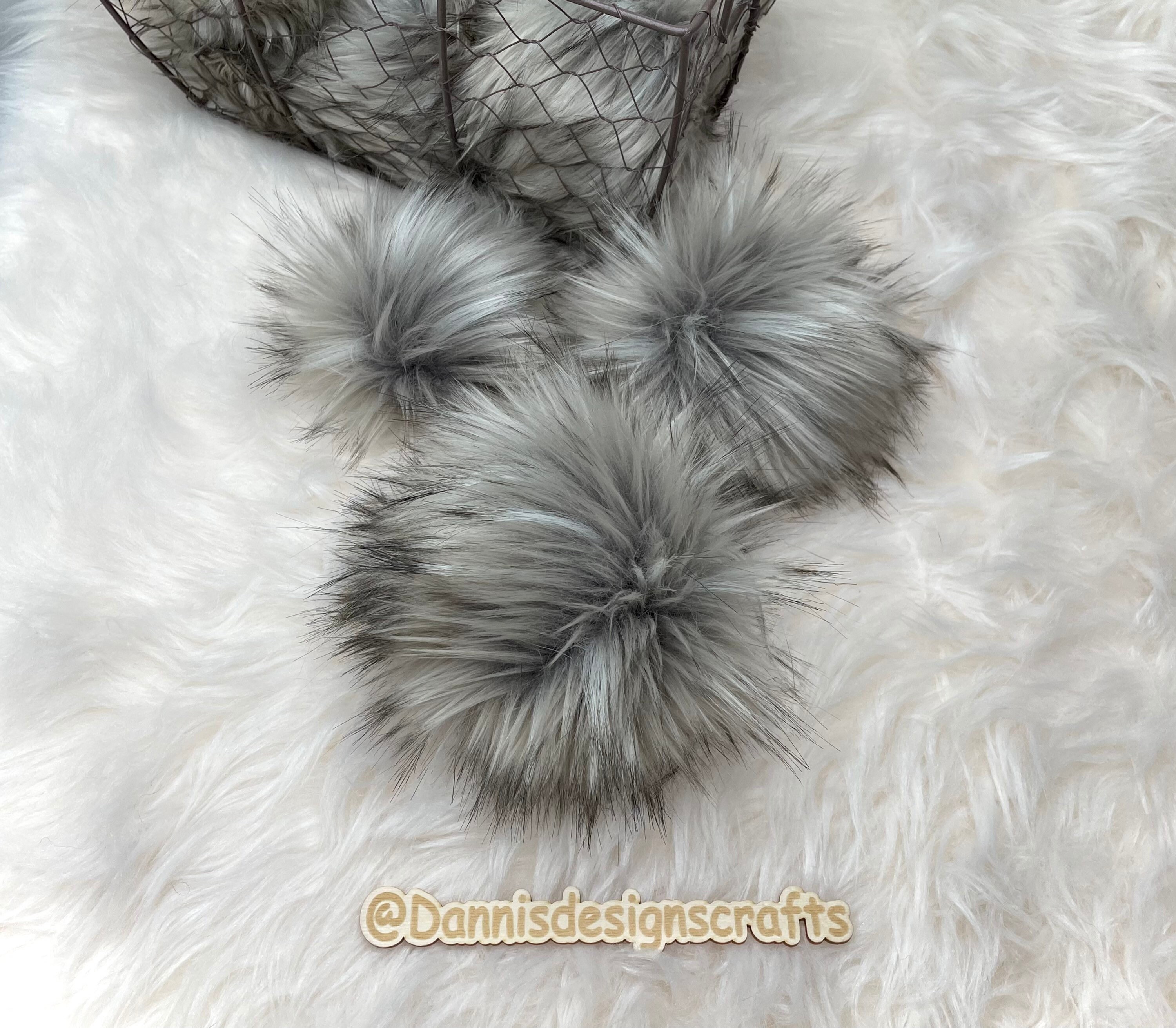 Pompon en fourrure Rose bébé à pointes crème – Humana Lana