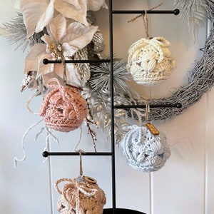 Breaking boulders Christmas bauble CROCHET PATTERN, tree decorations, Christmas decor, handmade, ornament, farmhouse, boho chic