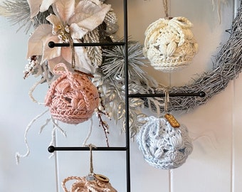 Breaking boulders Christmas bauble CROCHET PATTERN, tree decorations, Christmas decor, handmade, ornament, farmhouse, boho chic