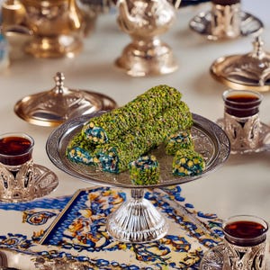 Forest Fruits Flavored Turkish Delight with Pistachio 1000 gr (35.28oz)