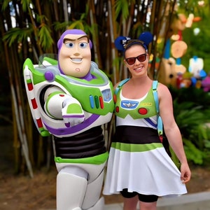 Weltraumforscherin: 'Buzz' Ärmelloses, sportliches Skater-Kleid für Damen