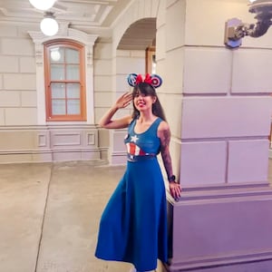Patriotic Shield Crop Top: Ärmlös amerikansk superhjältestil, Disneybound-kostym bild 5