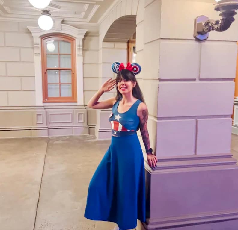 Patriotic Shield Crop Top: Ärmlös amerikansk superhjältestil, Disneybound-kostym bild 5