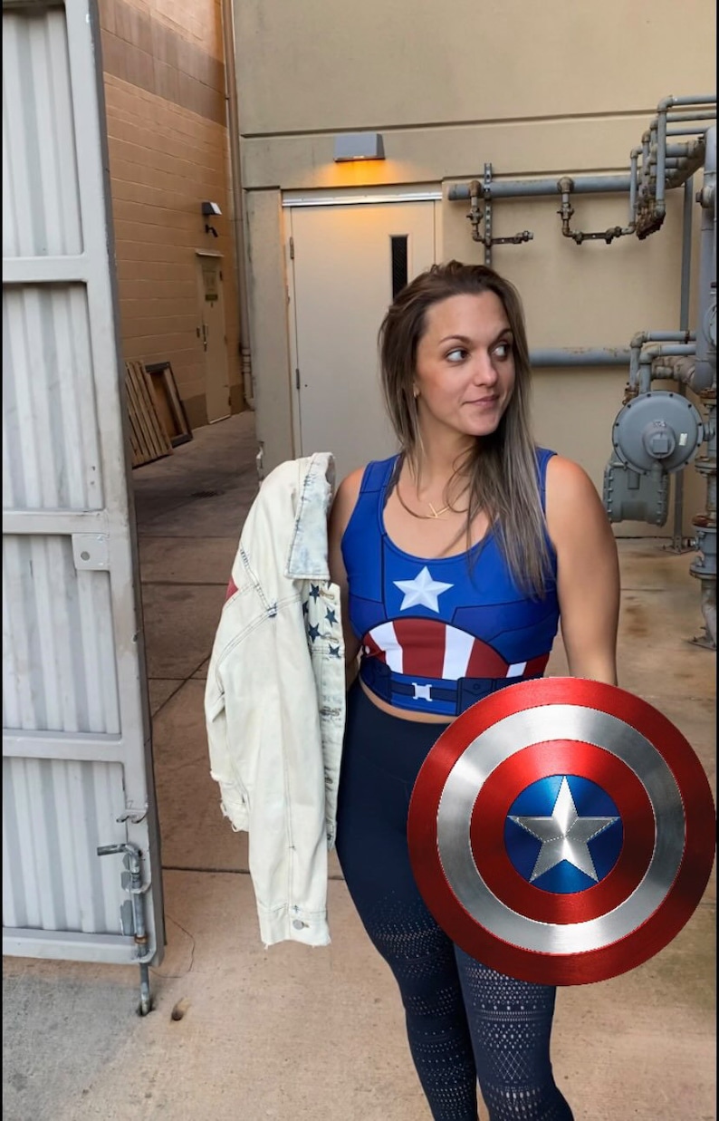 Patriotic Shield Crop Top: Ärmlös amerikansk superhjältestil, Disneybound-kostym bild 7