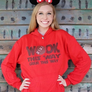 &quot;Wook This Way - &quot;&quot;Grrr This Way&quot;&quot; Unisex Kapuzenpullover - wild, gemütlich und bereit für Abenteuer.&quot;