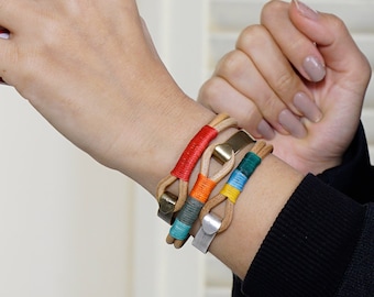 Pulsera de cuero colorida: brazalete apilable para mujer
