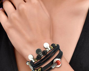 Damarmband i läder: Boho-design med lager på lager