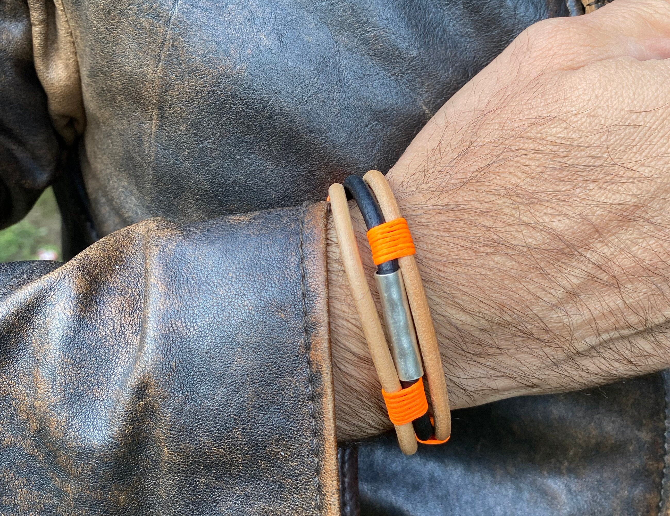 Braccialetto Pelle da Uomo con Chiusura Magnetica in Acciaio | Cinturino Elegante Unisex