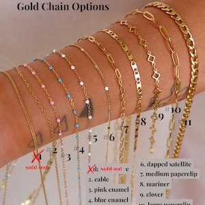 Peut inclure: Pr&eacute;sentation Gold Chain Options avec onze cha&icirc;nes dor&eacute;es num&eacute;rot&eacute;es. Les styles incluent des maillons for&ccedil;at, gourmette, marine et tr&egrave;fle, ainsi que des cha&icirc;nes avec des perles en &eacute;mail rose, bleu et blanc. Certains articles sont &eacute;puis&eacute;s.