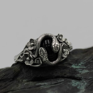 Snake & Bloom Ring – Black Onyx Serpent Jewelry, Sterling Silver Nature Inspired Ring, Dark Garden Witch Aesthetic, Witchcore