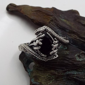 Anillo de serpiente con lágrima de ónix negro, anillo inspirado en la naturaleza, anillo de jardín mágico, anillo de plata de ley con lágrima de ónix negro, anillo de compromiso estilo cottagecore.