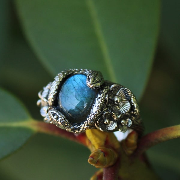 Spring Garden Stroll, Nature inspired Snake ring, sterling silver labradorite ring