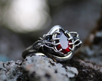 Garnet Teardrop Of The Spider Ring, Silver Spider Ring, Spider Goth Ring, Nature Inspired Spider Web Ring, Dark Nature Ring, Spider Jewelry