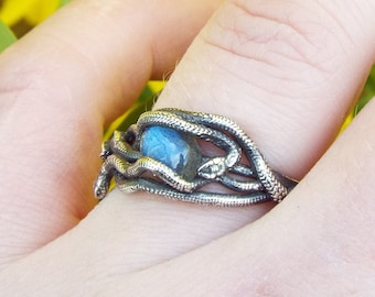 Rivière de serpents, bague Serpent inspirée de la nature, bague serpent labradorite, bague serpent argenté, bague Nature Statement, bague goth labradorite