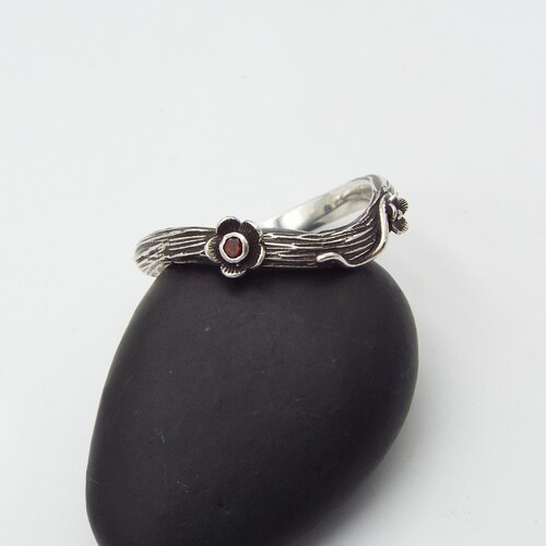 Garnet Flower Band, Curved Flower Band, Silver Nature inspired shops Band, Boho Flower band, Twig And Flower Ring, Curved Wedding Band, Floral