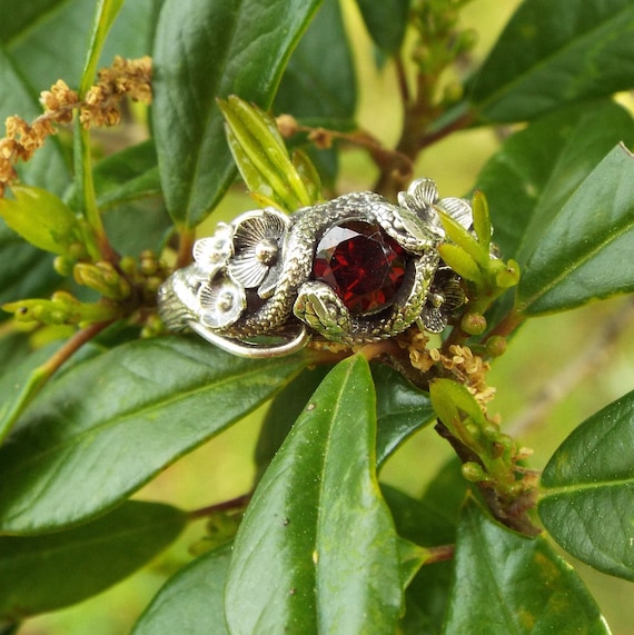 Garnet snake ring deals