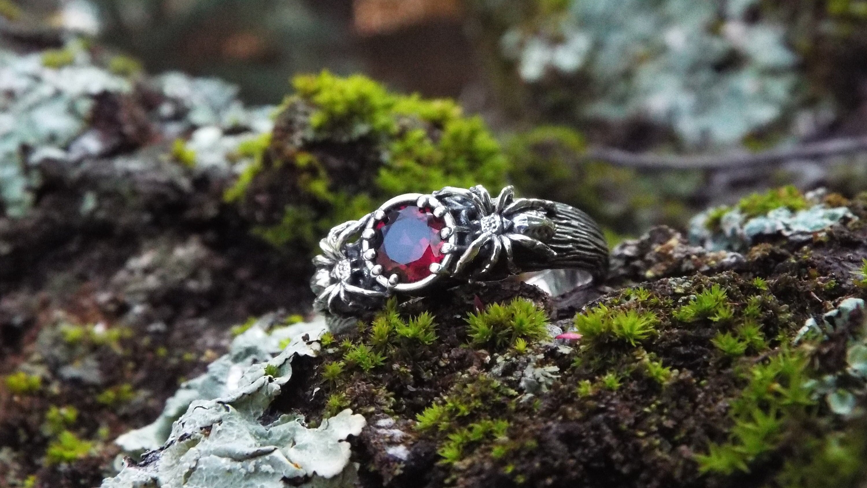 Garnet Tree Knot Spider Ring, Silver Spider Ring, Spider Goth Ring, Nature Inspired Spider Web Ring, Dark Nature Garnet Ring, Spider Jewelry