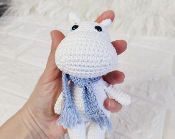 Adorable motif hippopotame blanc au crochet : créez votre propre ami câlin