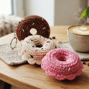 Häkelanleitung für einen Donut, Amigurumi-Schlüsselanhänger in Lebensmittelform, PDF-Download, Deko für die Küche
