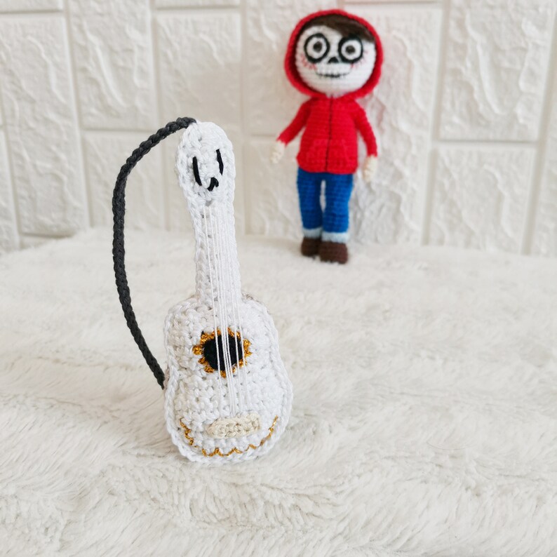 Garçon au crochet avec motif guitare image 8