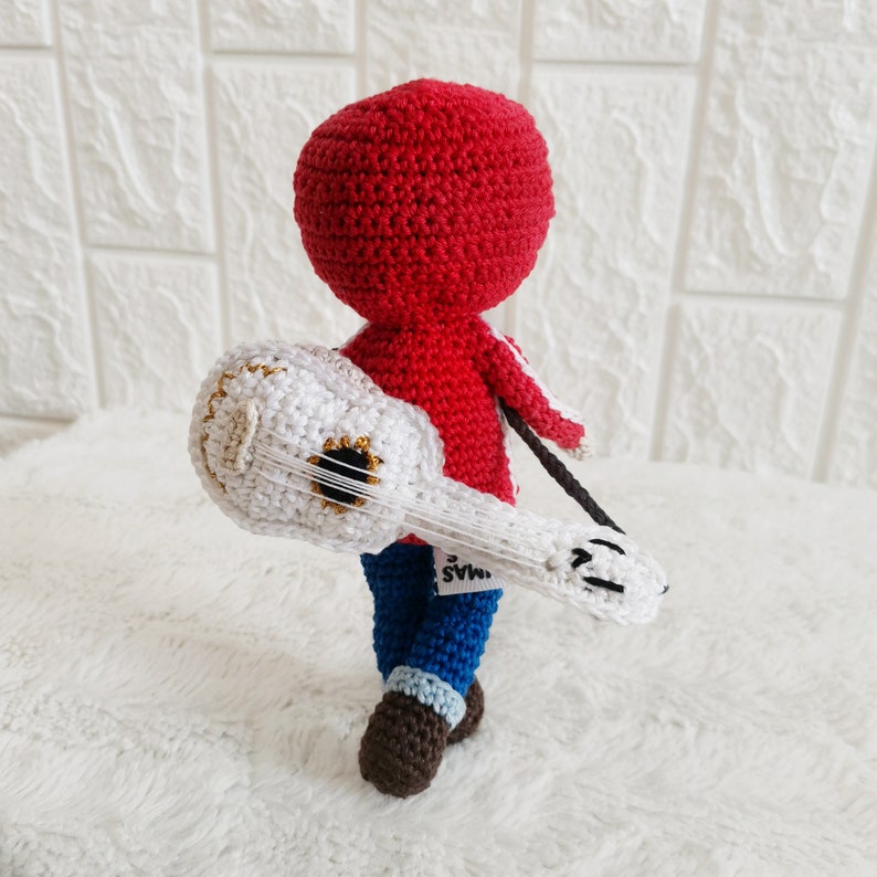 Garçon au crochet avec motif guitare image 6