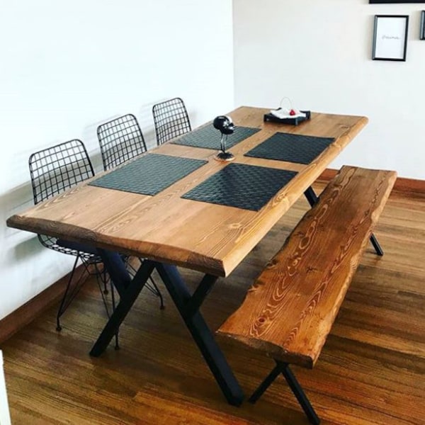 Tavolo da pranzo in legno massello - Tavolo personalizzato fatto a mano / Tavolo moderno da fattoria / Tavolo da cucina con gambe in metallo