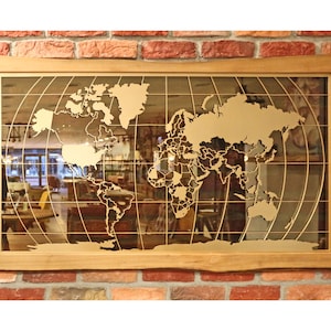 Decoración de mapa del mundo / Decoración de pared de metal cortado con láser / Espejo de bronce con diseño hecho a mano y marco de madera de nogal