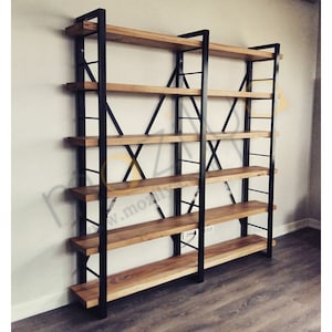 Großes Bücherregal mit Regalböden aus Massivholz - Timber X, Industrielles Bücherregal aus Holz mit Metallregalen, Objektanzeige und Bibliothek