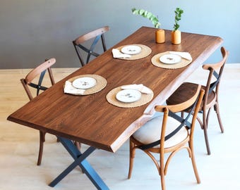 Eettafel met natuurlijke rand, massief houten eettafel, handgemaakte rustieke houten tafel