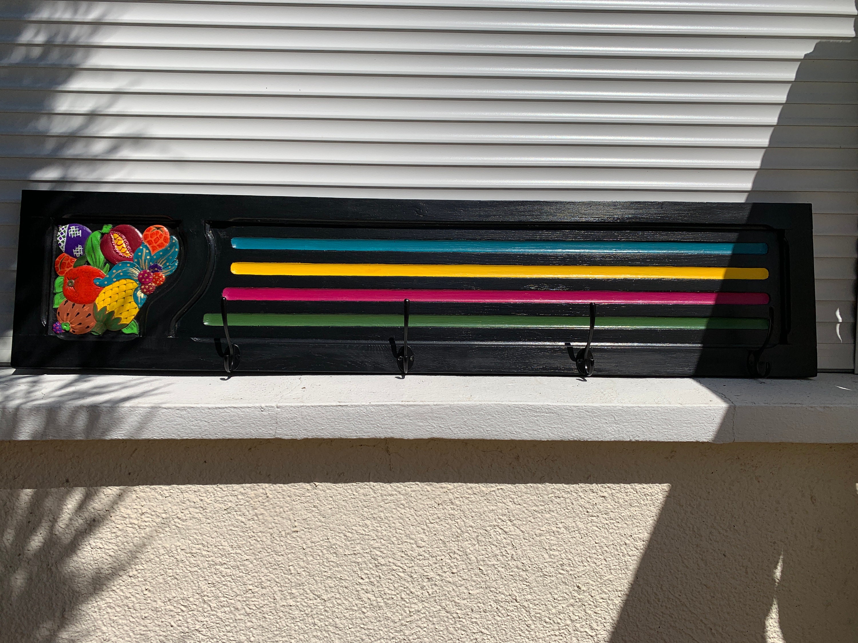 Porte Manteaux Mural à Partir d'une Ancienne Porte d'armoire Fait-Main