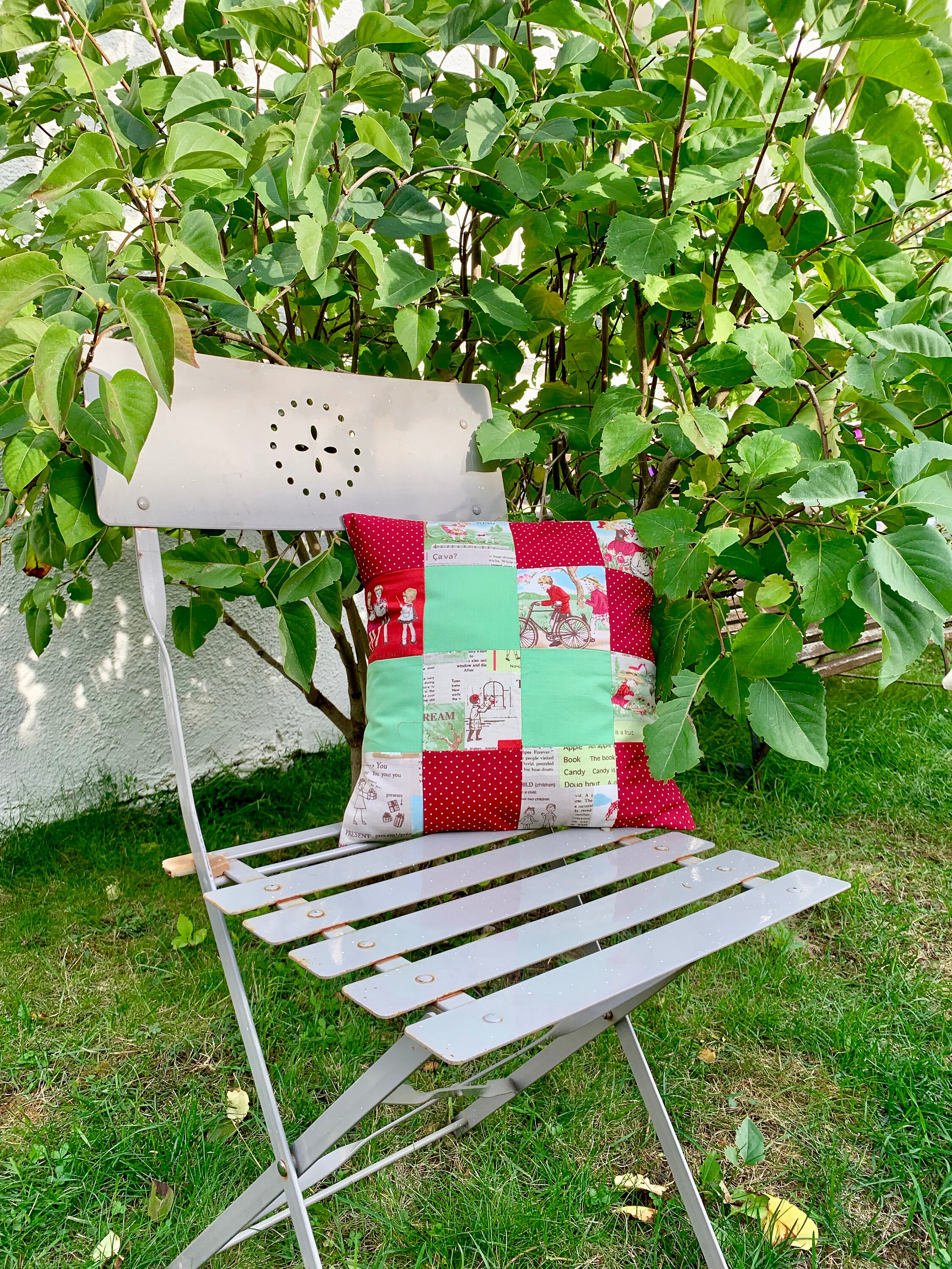 Taie de Coussin Fait-Main en Patchwork Coton et Polyester avec Motifs d'anciens Manuels Scolaires An