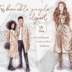 Op de afbeelding: Drie mensen in beige trenchcoats staan voor een gebouw. De mensen zijn getekend in aquarel met zachte, gedempte kleuren. Het gebouw is getekend in een schetsachtige stijl met zwarte lijnen. De tekst "Fashionable people clipart" staat in gouden letters bovenaan de afbeelding. De tekst "16 bestanden" staat in een gouden cirkel onder de titel. De tekst "met/zonder aquarel vlekken" staat onder de cirkel.