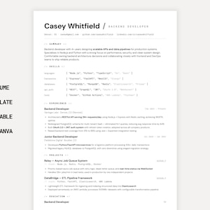 Op de afbeelding: Een wit cv-sjabloon voor een Backend Developer genaamd Casey Whitfield. Het document bevat secties voor vaardigheden, ervaring en projecten. De woorden "Resume Template Editable in Canva" staan aan de linkerkant.