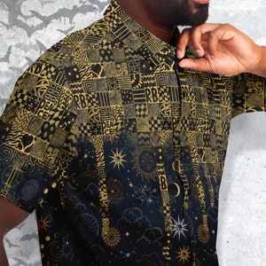 Celestial Meltdown Button-Up Style Shirt, Gothic Shirt, Sonne Mond Kleidung, Magische Wolken und Sterne, stellares unisex Shirt