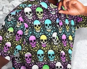 Camisa de calaveras pálidas: ropa gótica pastel para festivales
