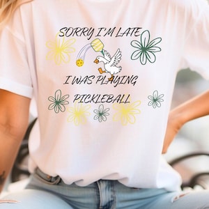 Przepraszam za spóźnienie. Byłem Dilly Dallying Goose T, Floral Goose T, Sarcastic Retro T, Funny Mama shirt, Boho Floral, Preppy Girly Shirt Design