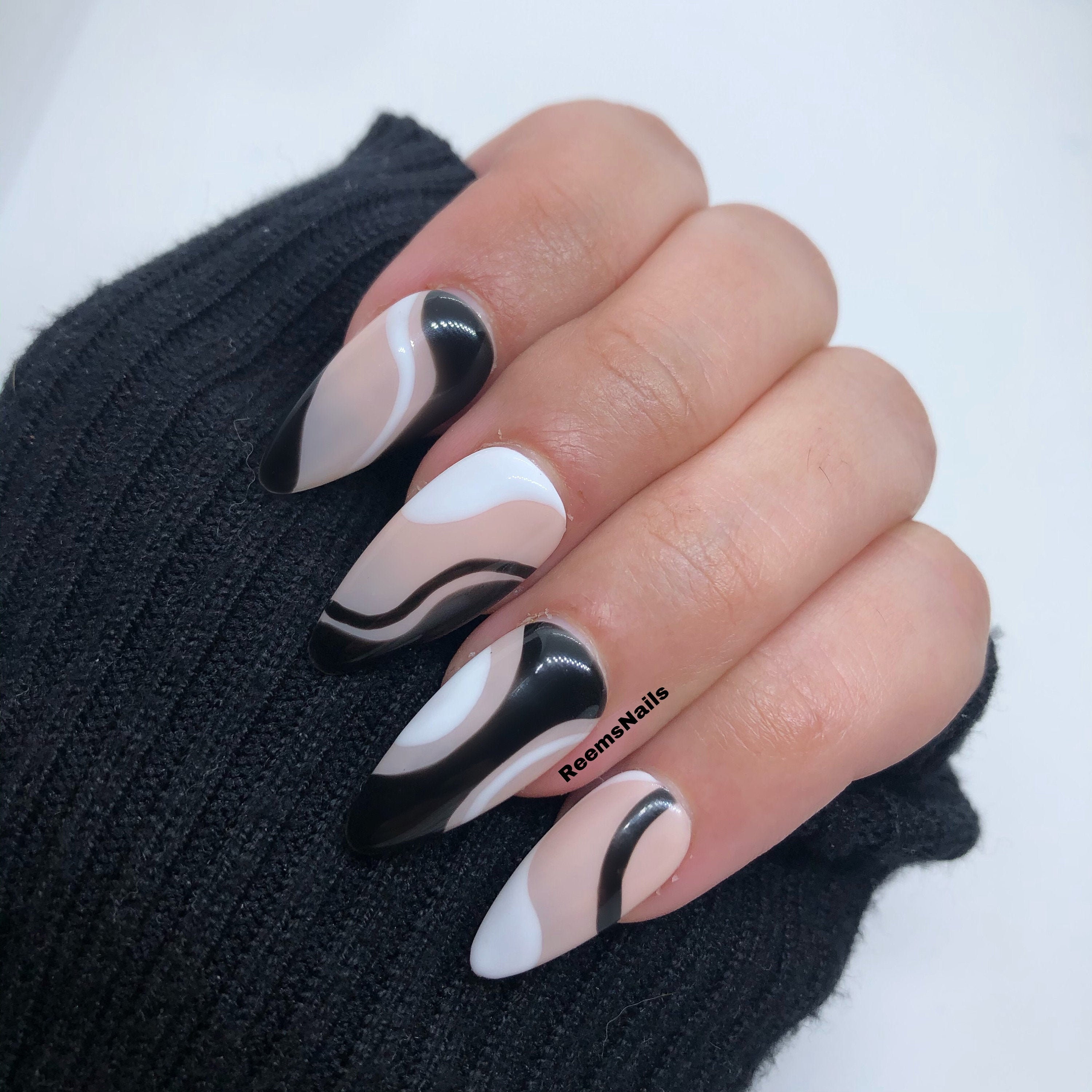 Abstract Nails Abstract Line Nails Black and White Nails - Etsy Norway