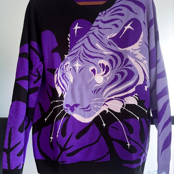 Niebiański fioletowy sweter z tygrysem