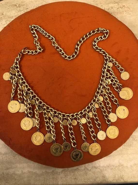 Charm chain belt