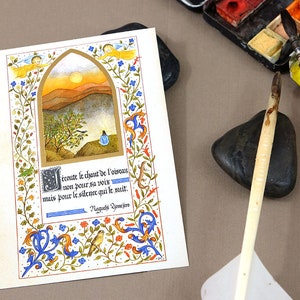 Carte postale illustrée à l'aquarelle avec son texte calligraphié et son enveloppe, paysage de montagne