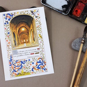 Carte postale illustrée à l'aquarelle avec son texte calligraphié et son enveloppe, intérieur église