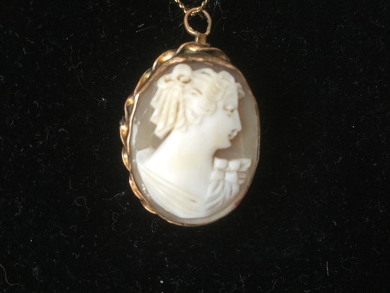 Antique Cameo Pendant Brooch Combination depictin… - image 1