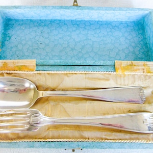 Coffret français, plaqué argent, service d'argenterie vintage ; Fourchette et cuillère dans une boîte cadeau originale