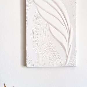 Minimalist White Feather Plaster Wall Decoration, 3D Wall Art For Midcentury Modern Decor, Abstract Feather Art Bas Relief image 2